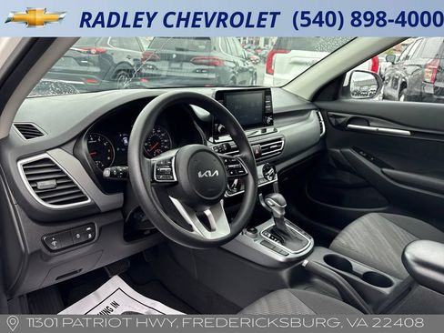 Used 2023 Kia Seltos LX AWD/4WD image 4