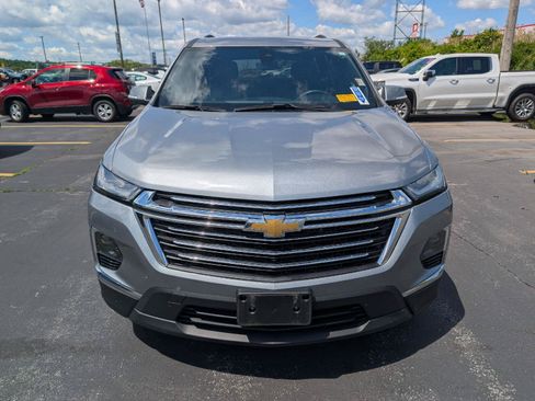 Used 2023 Chevrolet Traverse LT w/ Rear Camera Mirror Package AWD/4WD image 2
