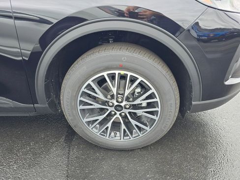 New 2025 Ford Escape SE image 4