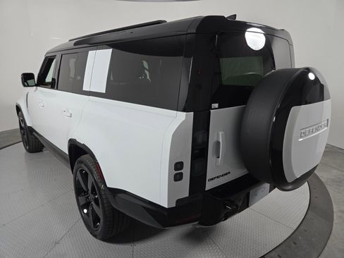 New 2026 Land Rover Defender 130 X-Dynamic SE AWD/4WD image 18