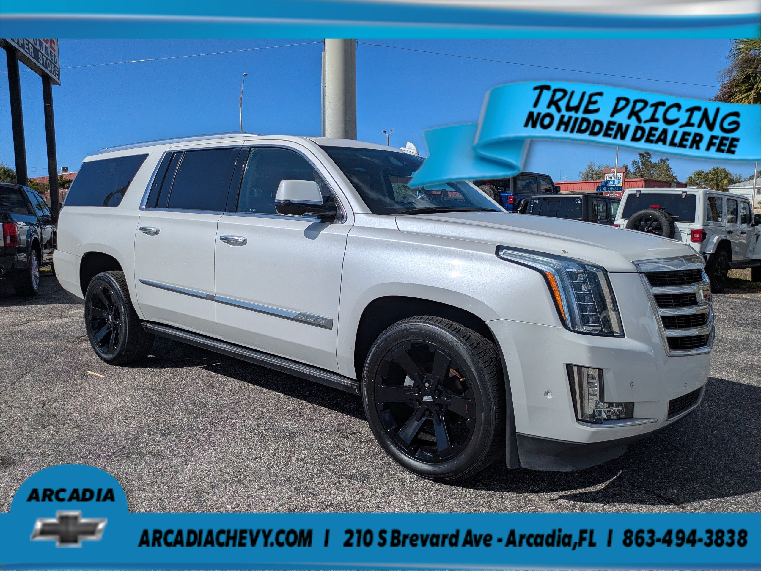 Used 2020 Cadillac Escalade ESV Premium Luxury AWD/4WD image 2
