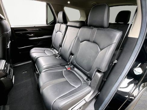 Used 2025 Honda Pilot EX-L image 18