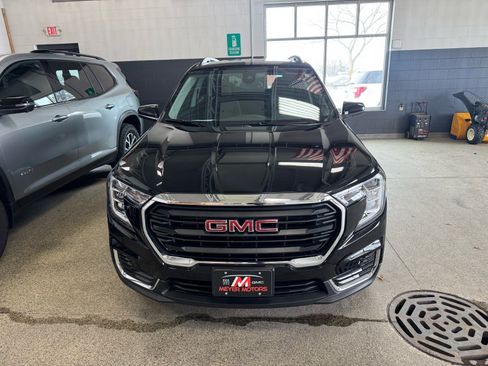 Certified 2023 GMC Terrain SLE w/ Driver Convenience Package image 2