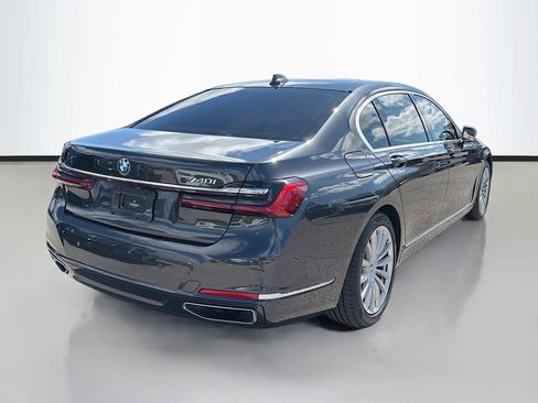 Used 2020 BMW 740i image 4