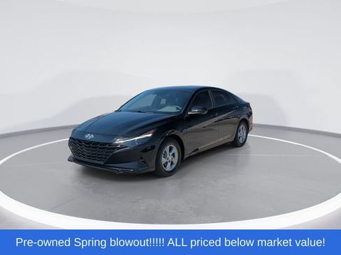 Used 2023 Hyundai Elantra SE FWD image 4