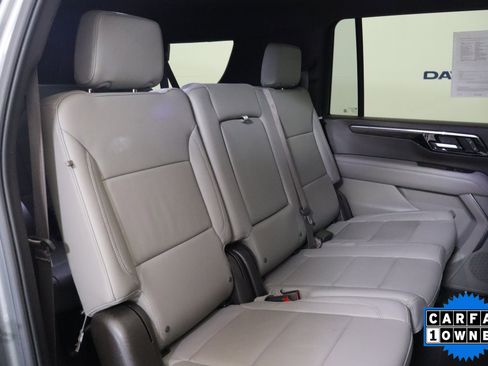 Used 2025 Chevrolet Suburban LT image 22