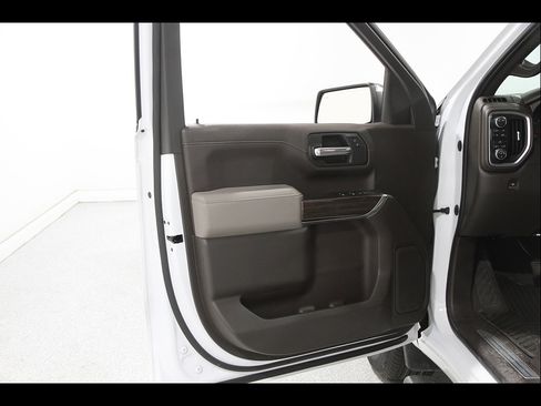 Certified 2021 Chevrolet Silverado 1500 LT w/ Convenience Package II AWD/4WD image 4