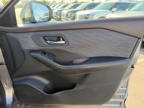 Used 2023 Nissan Rogue SV FWD image 16