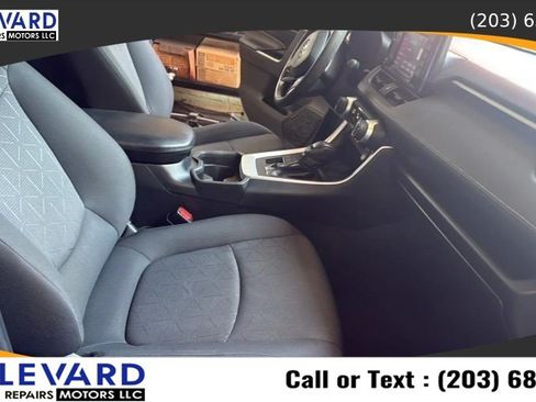 Used 2021 Toyota RAV4 XLE AWD/4WD image 38