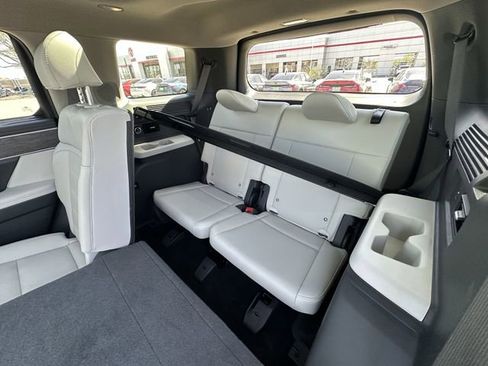 Used 2024 Hyundai Santa Fe Limited image 31