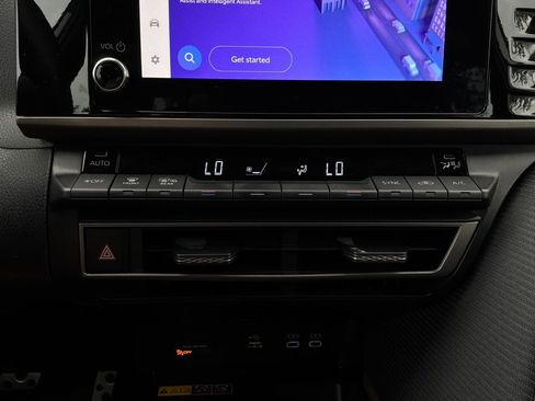Used 2025 Toyota Camry SE FWD image 27