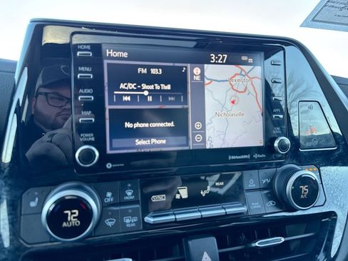 Used 2020 Toyota Highlander XLE image 14