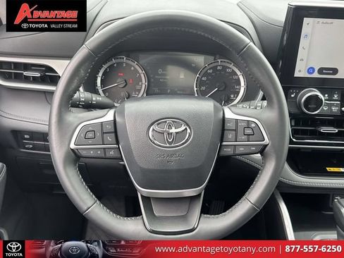 Used 2024 Toyota Highlander XLE AWD/4WD image 20