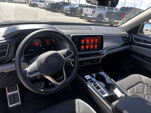 Used 2024 Volkswagen Atlas Peak Edition SEL image 5