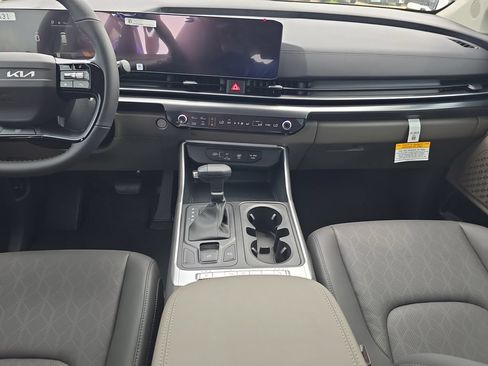 New 2027 Kia Carnival FWD image 14