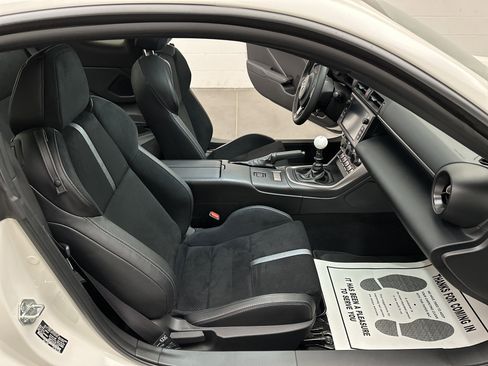 Used 2023 Toyota GR86 Premium w/ ALL Weather Mat Package (TMS) RWD image 21