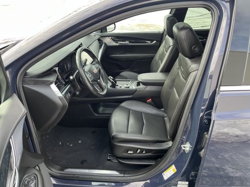 Used 2025 Cadillac XT5 Premium Luxury image 9