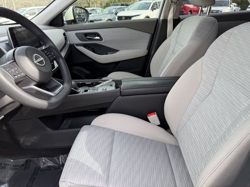 Used 2023 Nissan Rogue SV image 19