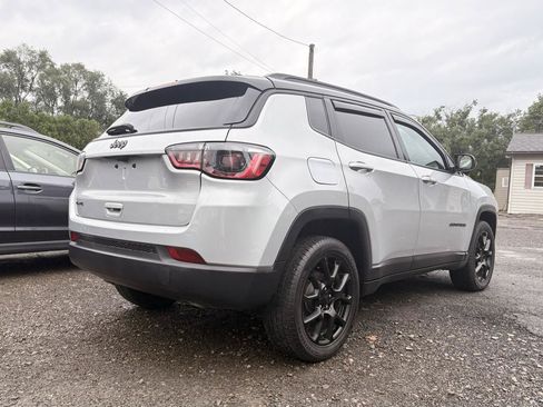 Used 2024 Jeep Compass Latitude w/ Convenience Group AWD/4WD image 7