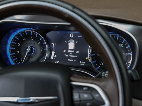 Used 2018 Chrysler Pacifica Limited image 17