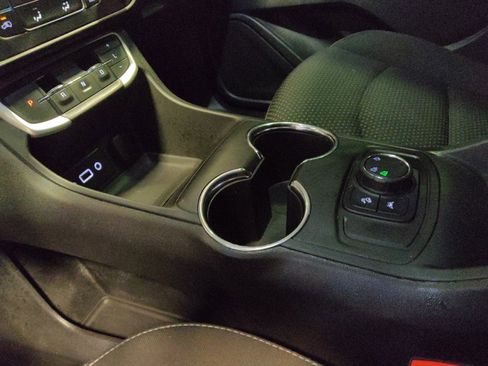 Used 2022 GMC Terrain SLE image 26