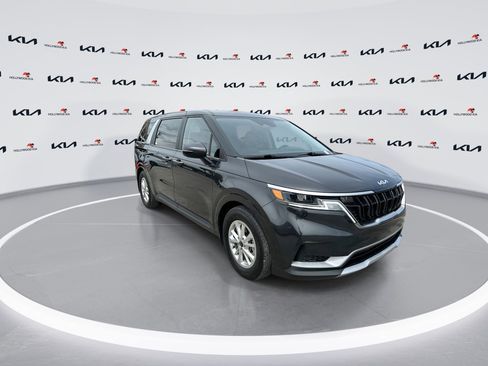 Used 2024 Kia Carnival LX FWD image 2