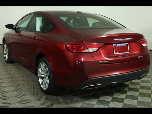 Used 2016 Chrysler 200 S FWD image 9