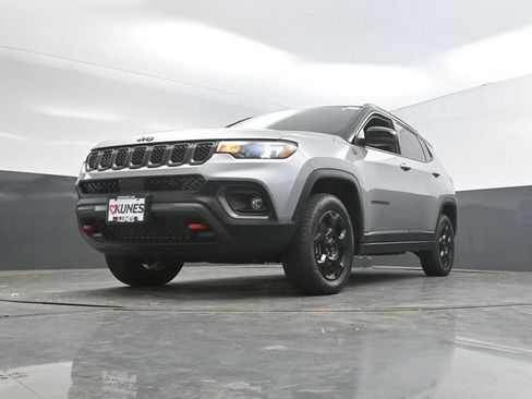 Used 2023 Jeep Compass Trailhawk AWD/4WD image 48