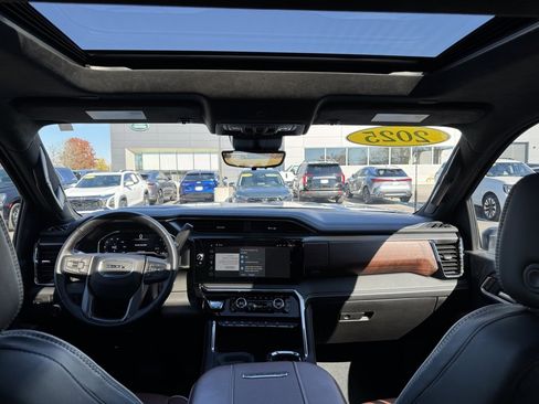 Used 2025 GMC Sierra 2500 Denali Ultimate image 23