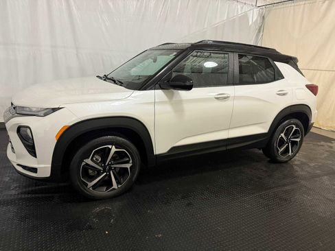 Used 2023 Chevrolet TrailBlazer RS w/ Sun and Liftgate Package image 2