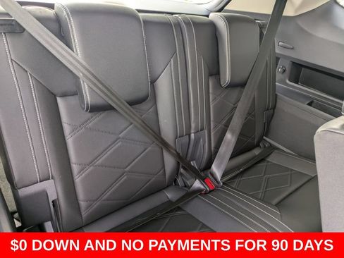 Used 2025 Volkswagen Atlas SE FWD image 30