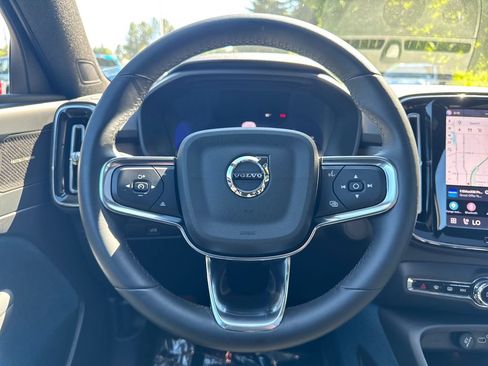 Used 2023 Volvo XC40 Recharge Ultimate AWD/4WD image 15
