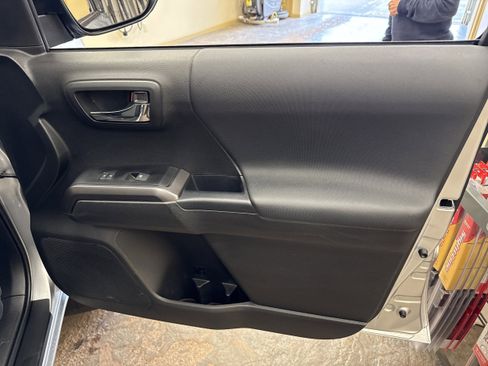 Used 2022 Toyota Tacoma TRD Off-Road image 15