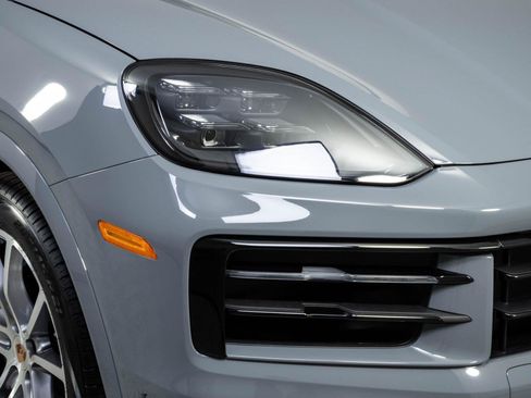 New 2026 Porsche Cayenne AWD/4WD image 38