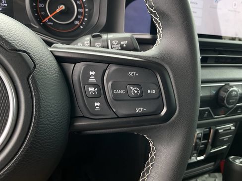 Used 2025 Jeep Wrangler Unlimited Sport AWD/4WD image 29