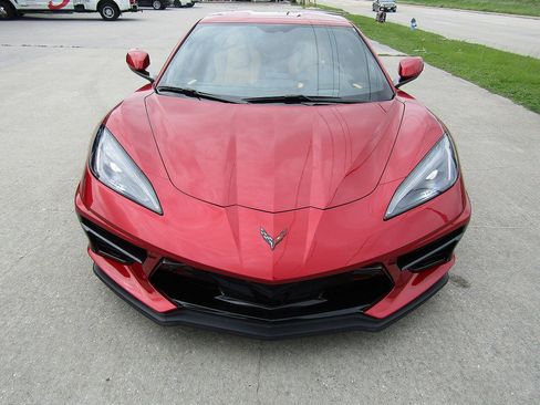 Used 2022 Chevrolet Corvette Stingray Preferred Cpe w/ Z51 Performance Package RWD image 2