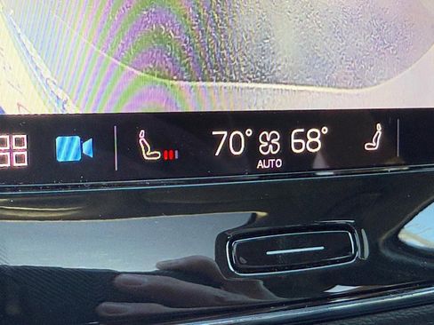 Certified 2025 Volvo XC40 B5 Plus image 22