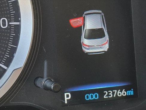 Used 2022 Toyota Corolla LE FWD image 8
