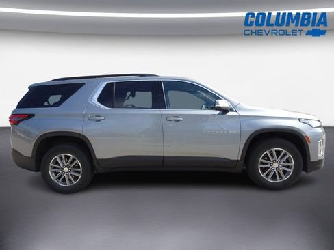 Used 2023 Chevrolet Traverse LT FWD image 2