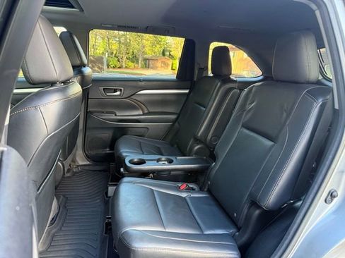 Used 2015 Toyota Highlander XLE image 27