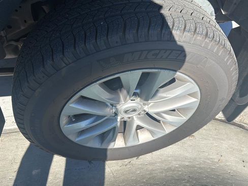 Used 2022 Lexus GX 460 Premium w/ Premium Package image 9