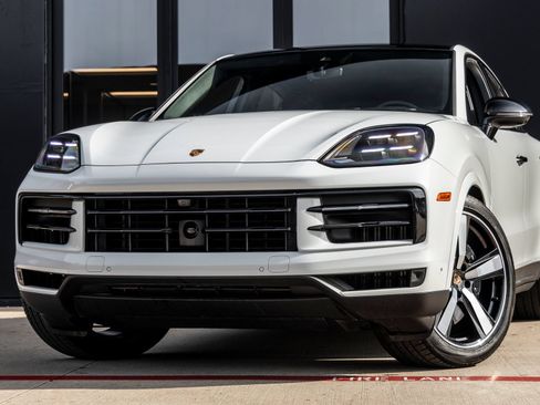 Certified 2025 Porsche Cayenne S AWD/4WD image 7
