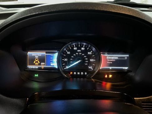 Used 2016 Ford Explorer XLT w/ Equipment Group 202A FWD image 12