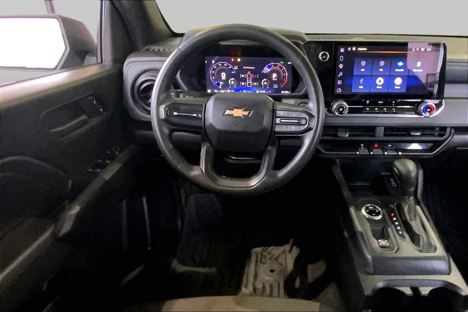 Used 2024 Chevrolet Colorado W/T w/ Advanced Trailering Package AWD/4WD image 6