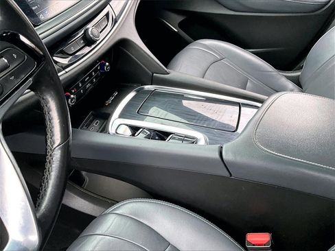 Used 2022 Buick Enclave Premium image 12