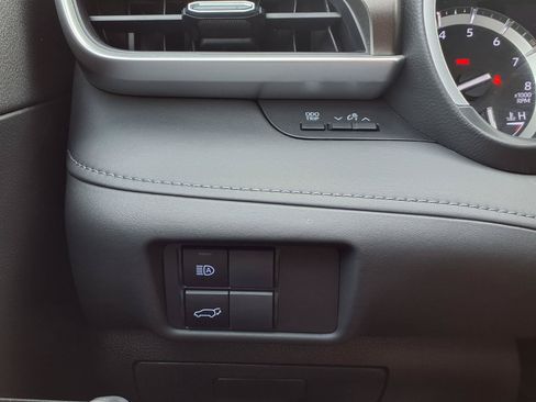 Used 2022 Toyota Highlander XLE AWD/4WD image 16