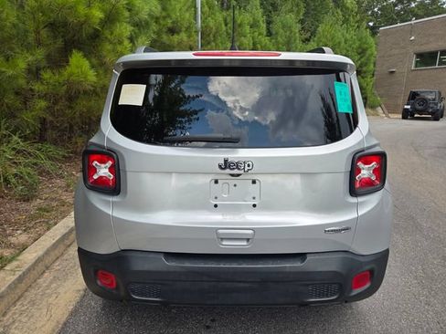 Used 2020 Jeep Renegade Latitude FWD image 5