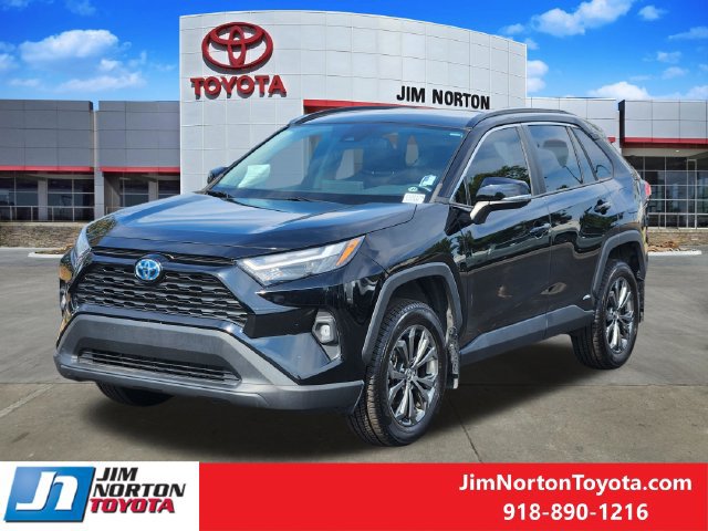 Used 2022 Toyota RAV4 XLE Premium AWD/4WD image 4