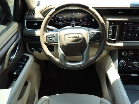 Used 2023 GMC Yukon Denali w/ Denali Reserve Package AWD/4WD image 24
