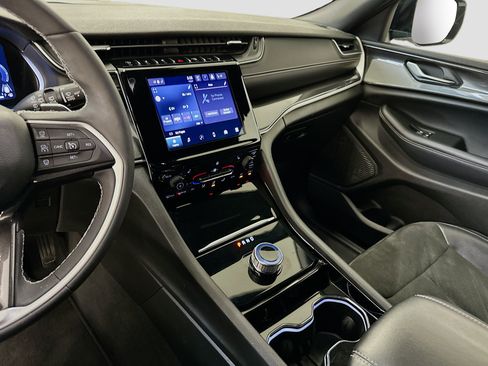 Used 2023 Jeep Grand Cherokee L Laredo image 25